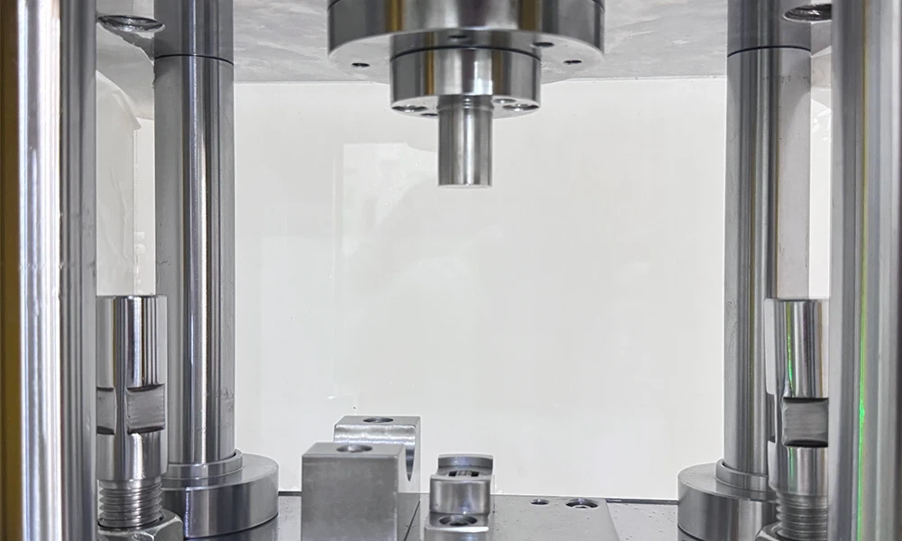 Electric Riveting Machine for Supercapacitor Caps Electric Riveting Machine for Supercapacitor Caps
